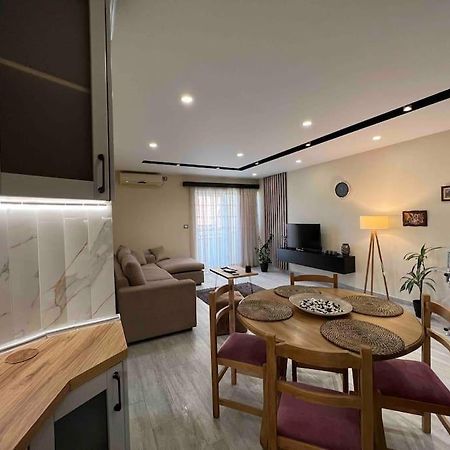 Great Apartament Near Lake & Blloku Area Tirana Exterior foto