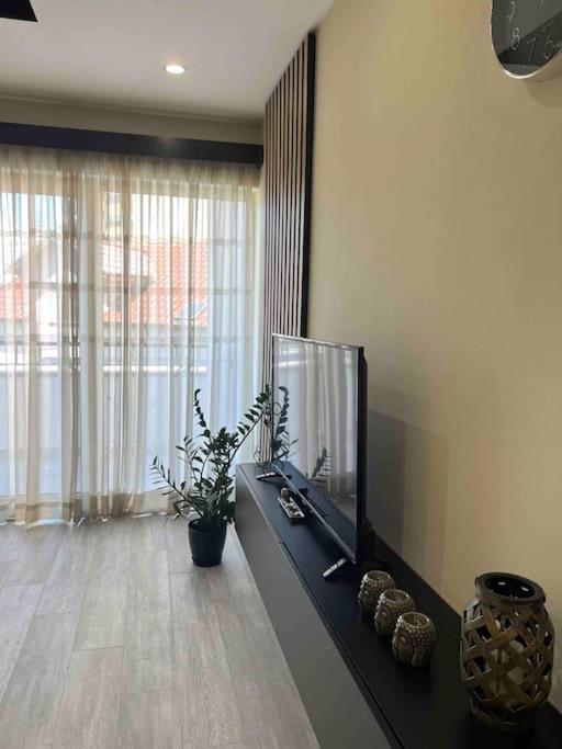 Great Apartament Near Lake & Blloku Area Tirana Exterior foto